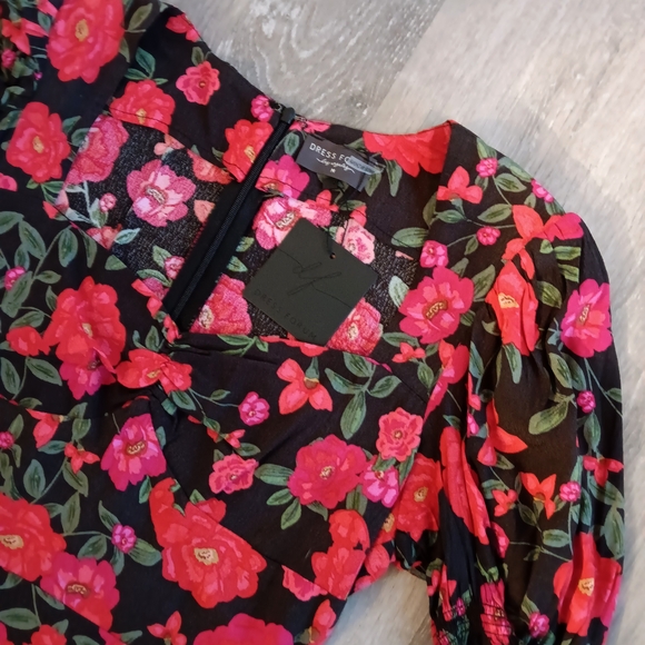 Red Dress Boutique Black Puff Sleeve Floral Split Hem Sweetheart Midi Dress - Picture 5 of 12